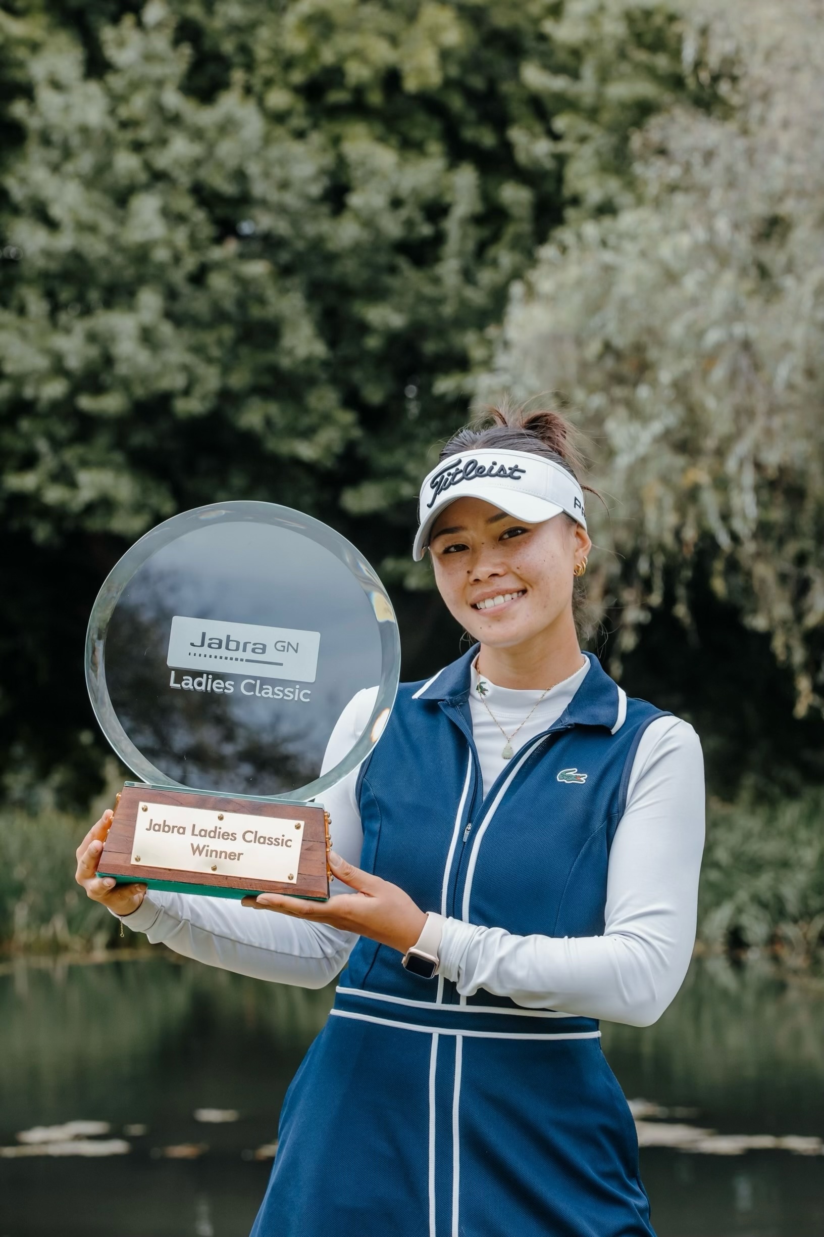 Lois Lau avec le trophée du Jabra Ladies Classic